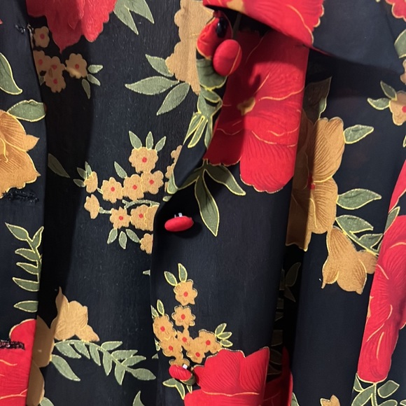 Floral sheer blouse, no size but fit like small medium - Picture 4 of 4
